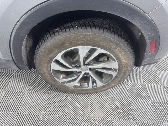 Used 2023 Buick Envision Essence image 12