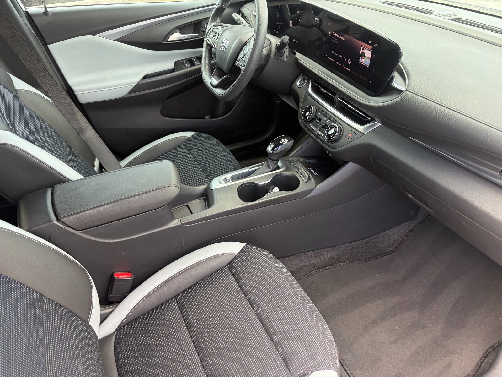 Used 2024 Buick Envista Sport Touring w/ Convenience II Package FWD image 33