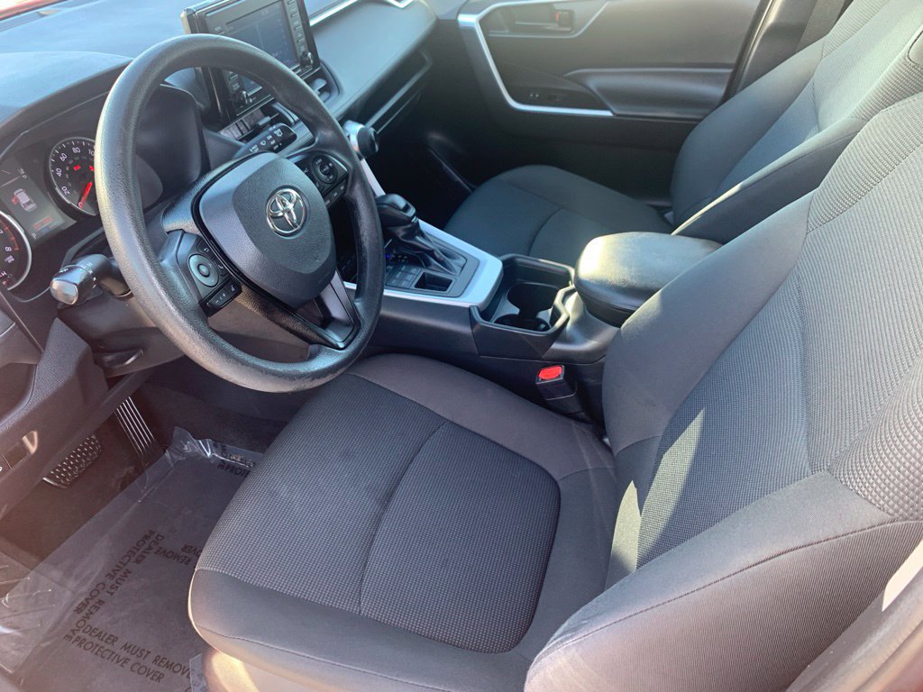 Used 2021 Toyota RAV4 LE AWD/4WD image 13