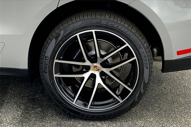 Certified 2026 Porsche Macan AWD/4WD image 17