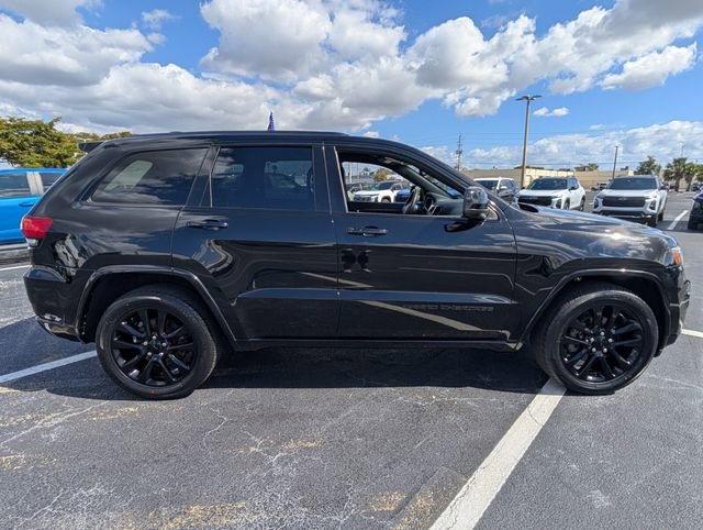 Used 2019 Jeep Grand Cherokee Altitude image 21
