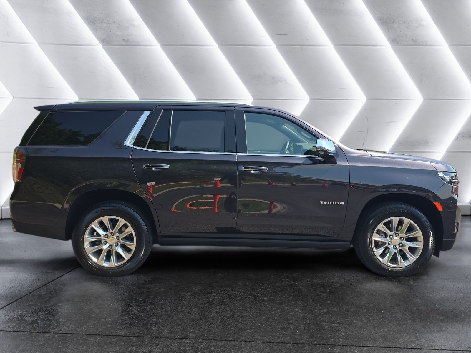 Used 2024 Chevrolet Tahoe Premier AWD/4WD image 6