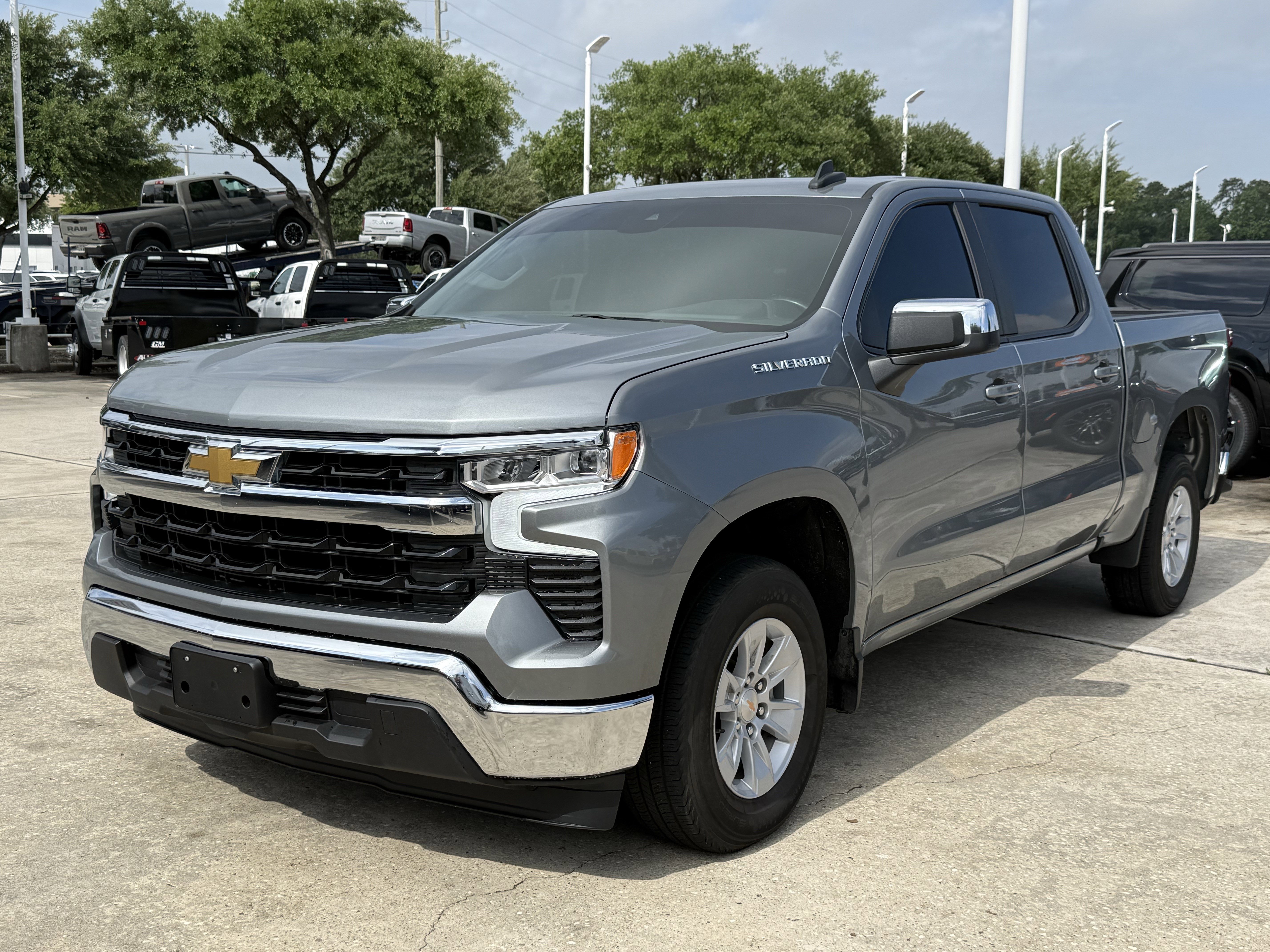 Used 2025 Chevrolet Silverado 1500 LT RWD image 9