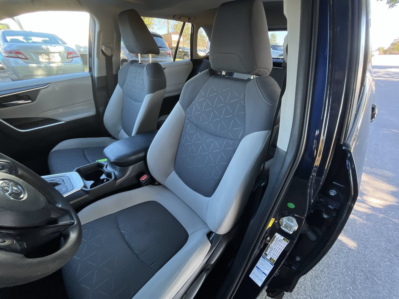 Used 2019 Toyota RAV4 XLE w/ Carpet Mat Package AWD/4WD image 5