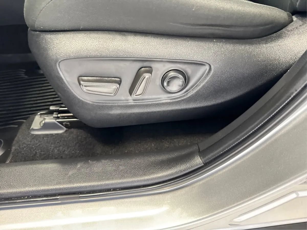 Used 2022 Toyota RAV4 XLE image 22