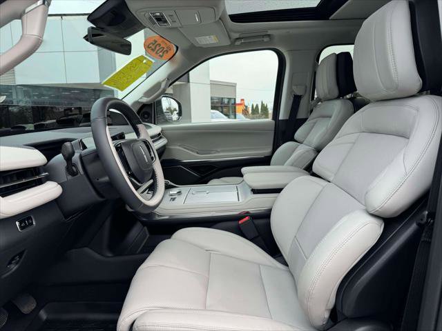 Used 2025 Lincoln Navigator L Reserve image 13