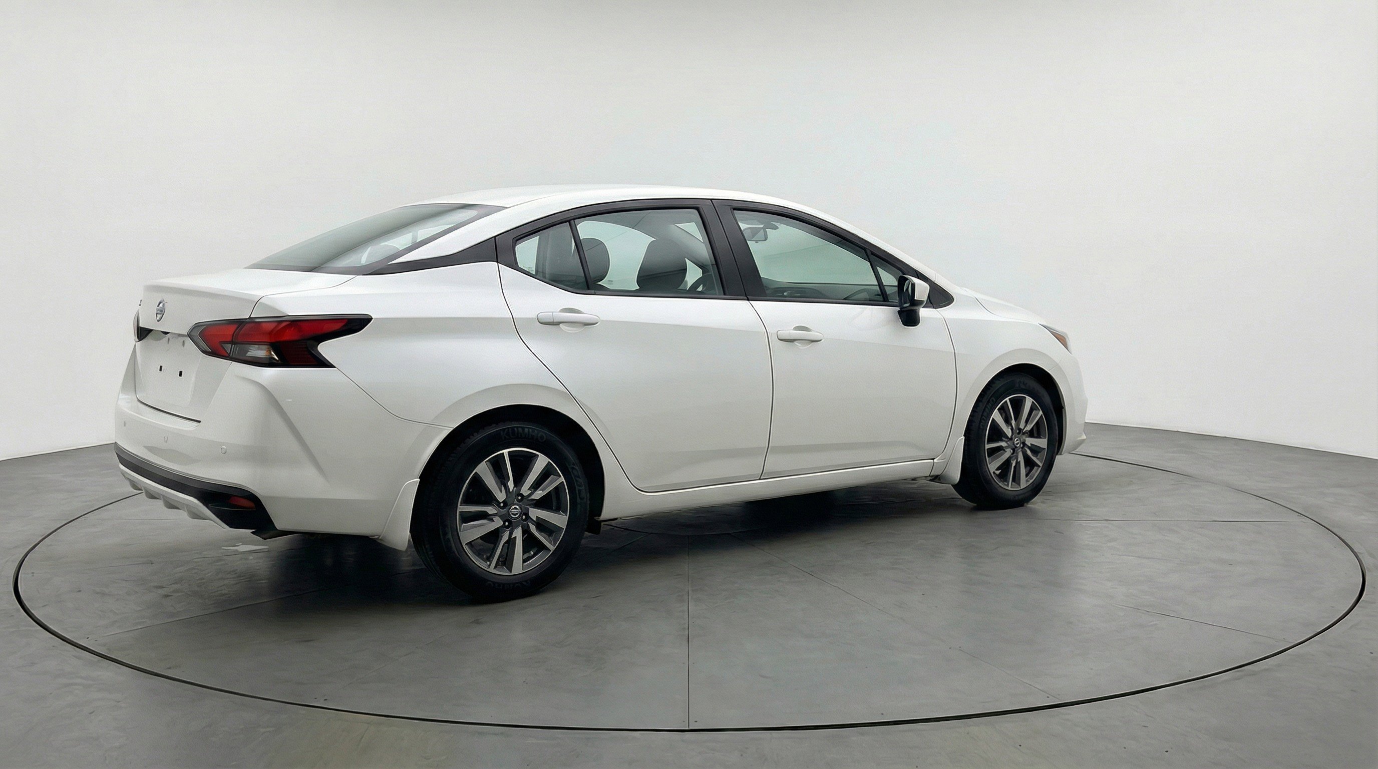 Used 2025 Nissan Versa SV FWD image 9