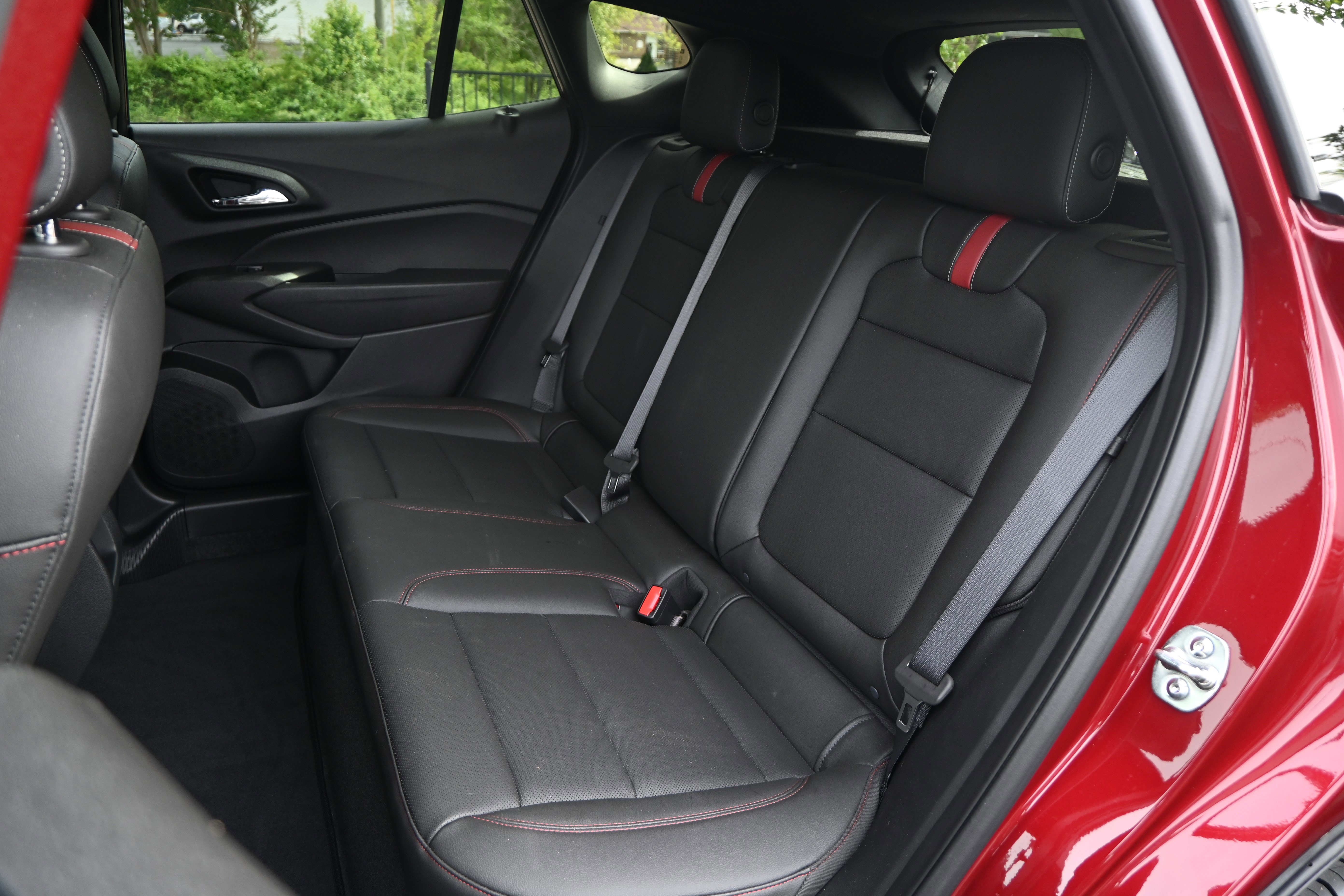 Used 2025 Chevrolet Trax RS w/ Sunroof Package image 11