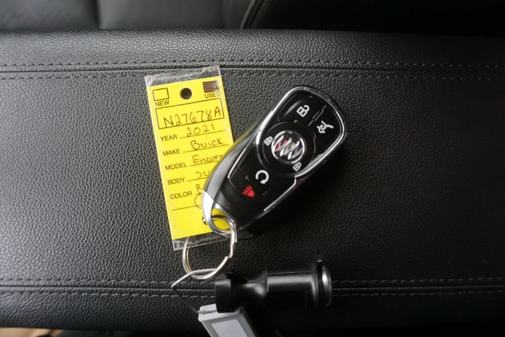 Used 2021 Buick Encore GX Essence AWD/4WD image 35