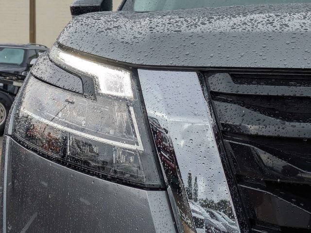 Used 2024 Nissan Pathfinder Platinum FWD image 10