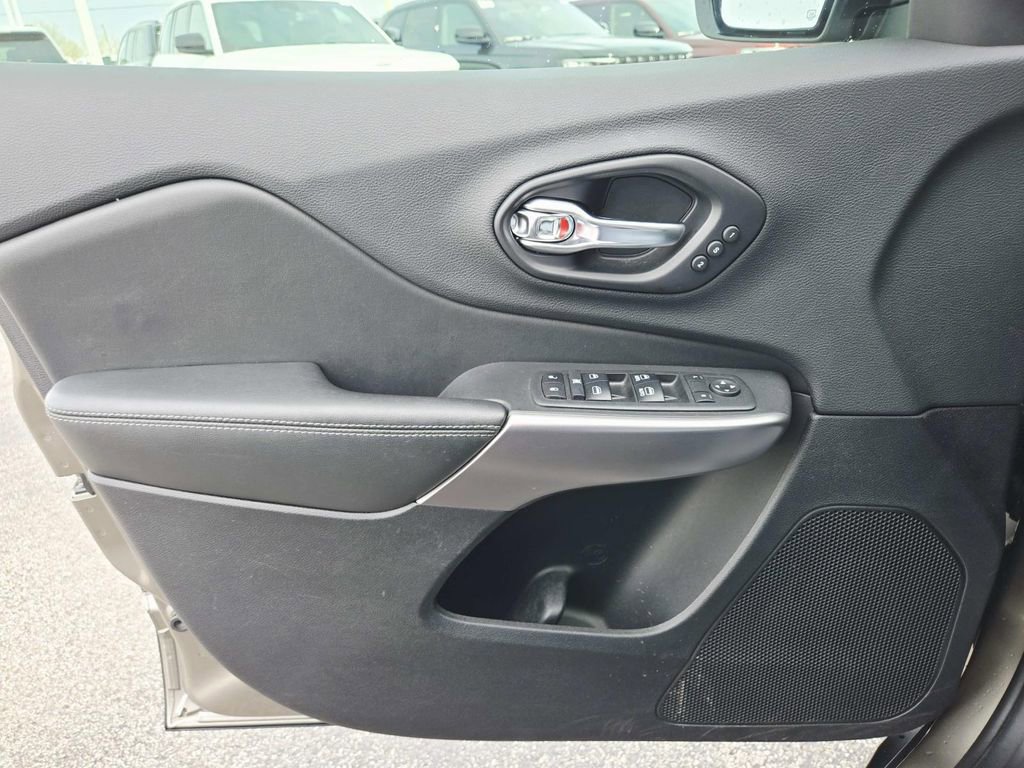 Used 2019 Jeep Cherokee Limited w/ Luxury Group image 14