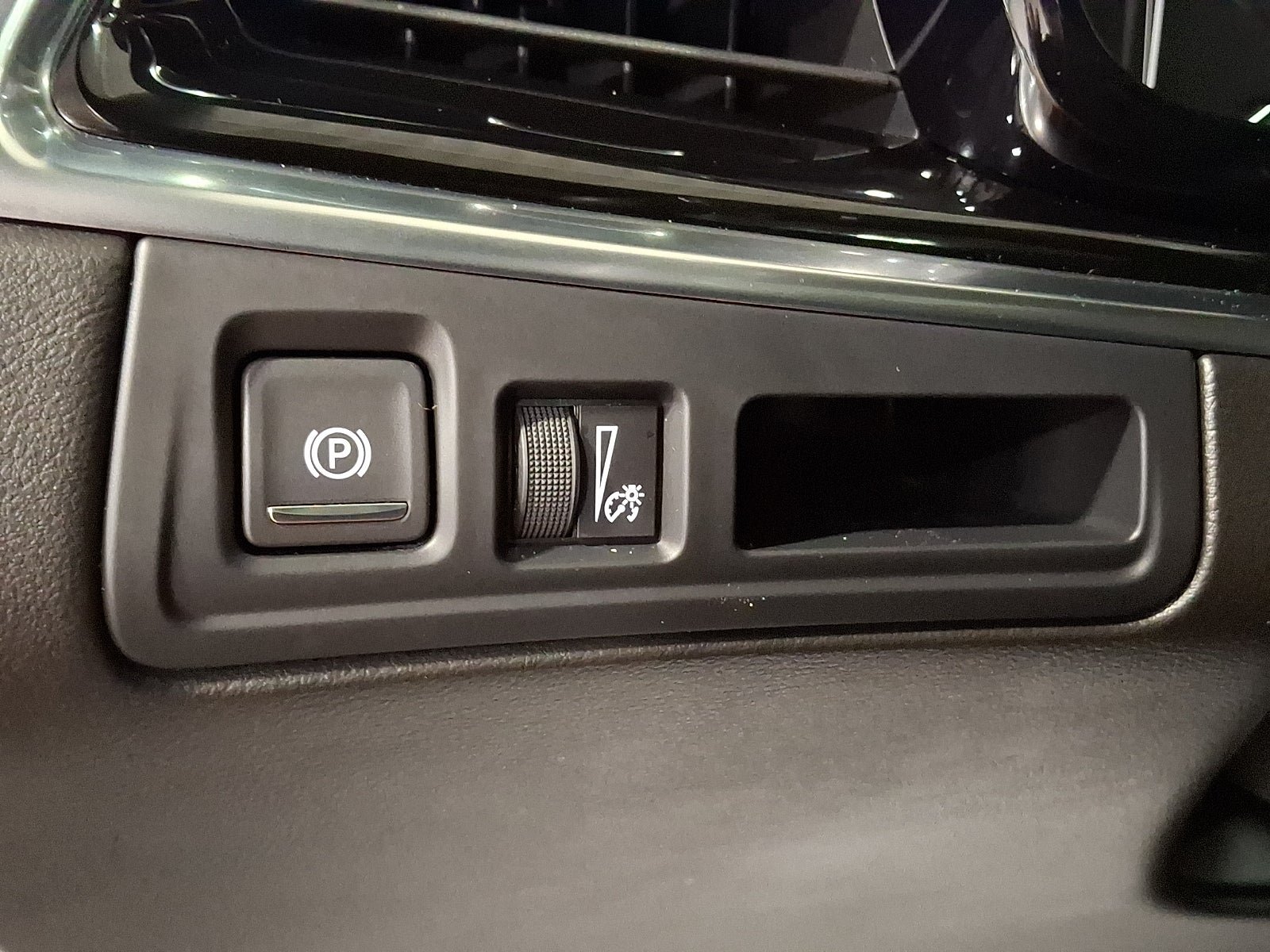 Certified 2023 Cadillac XT6 Premium Luxury AWD/4WD image 32