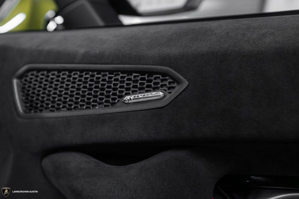 Used 2024 Lamborghini Huracan Sterrato image 40