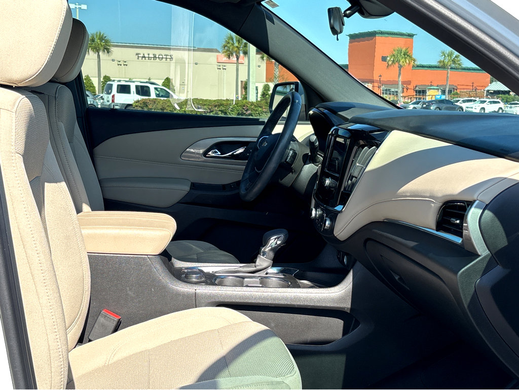 Used 2023 Chevrolet Traverse LT image 8