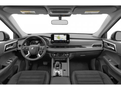 Used 2024 Mitsubishi Outlander SE image 8