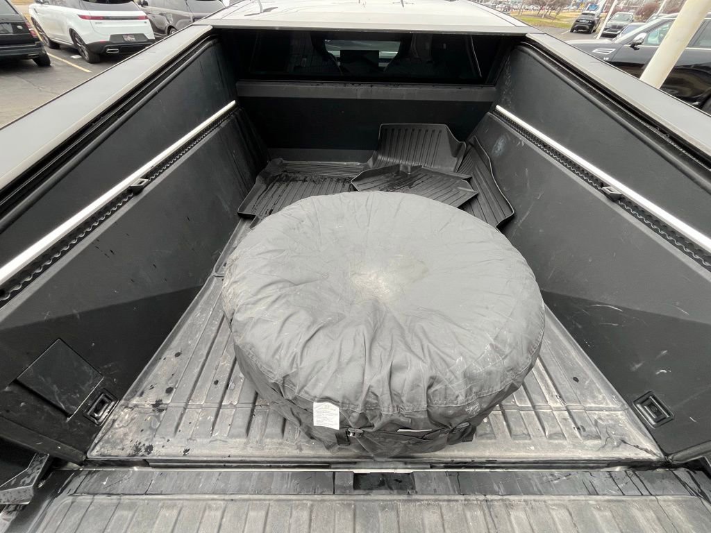 Used 2024 Tesla Cybertruck AWD Crew Cab image 30