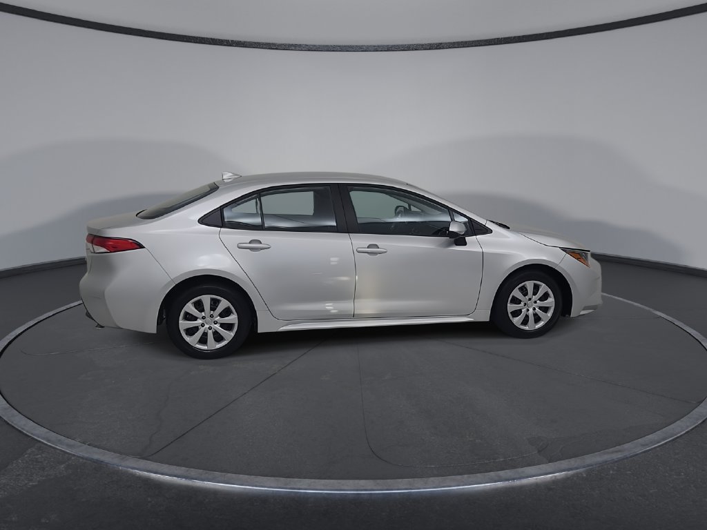 Used 2025 Toyota Corolla LE FWD image 18