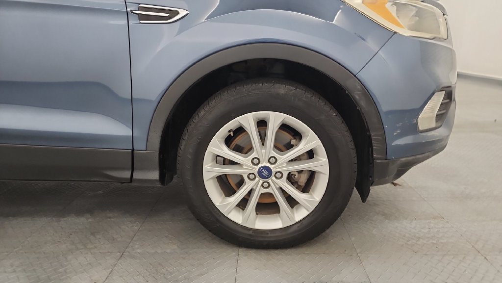 Used 2018 Ford Escape SE w/ Ford Safe & Smart Package AWD/4WD image 22