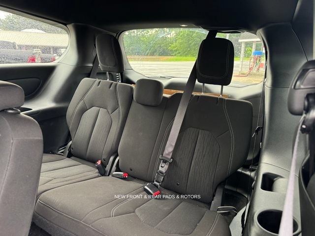 Used 2021 Chrysler Pacifica Touring w/ S Appearance Package FWD image 19