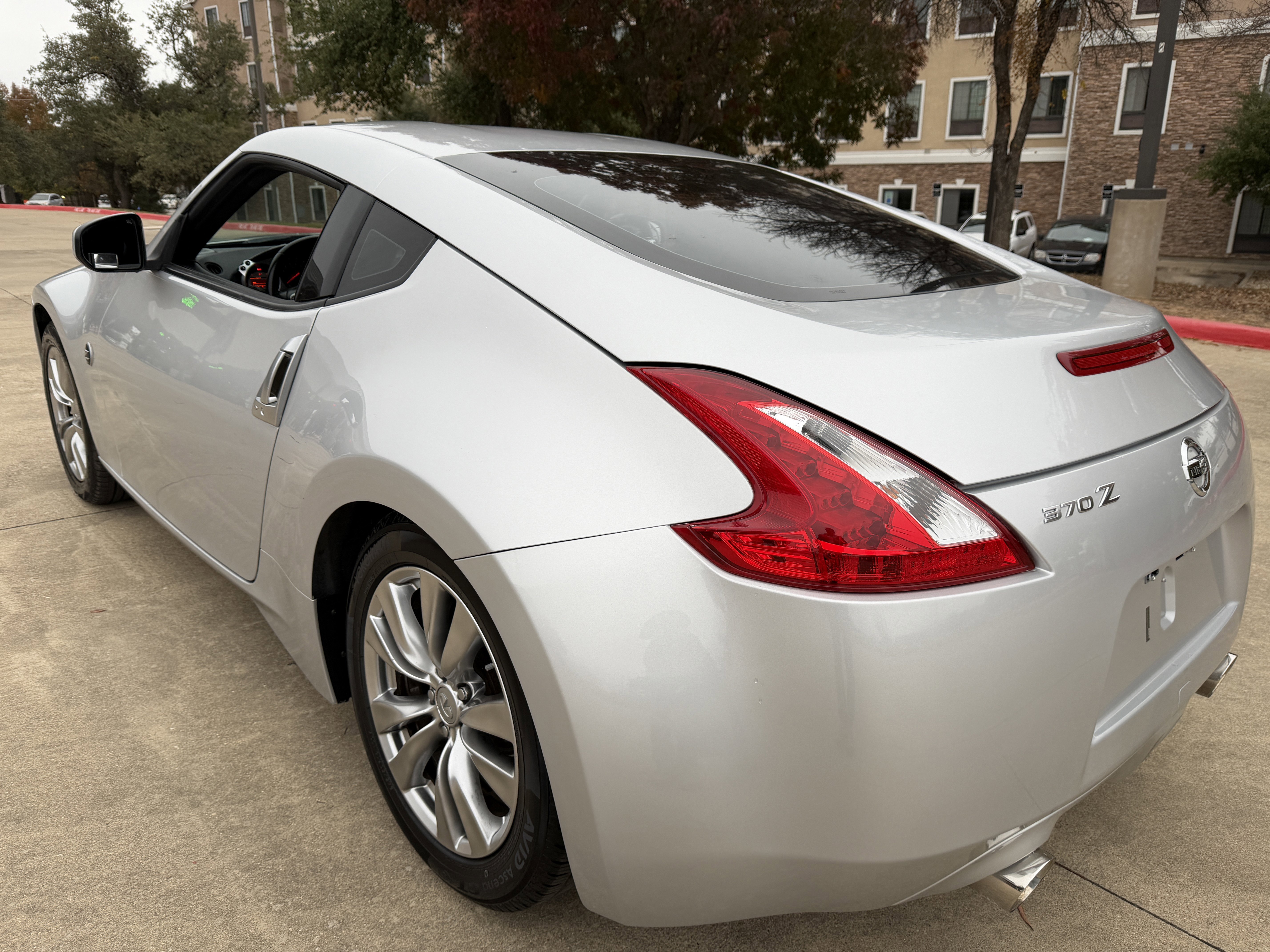 Used 2011 Nissan 370Z Coupe image 8