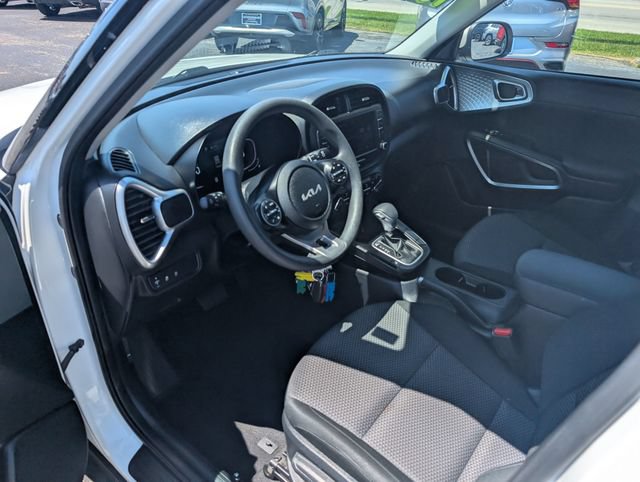 Used 2024 Kia Soul LX w/ LX Technology Package FWD image 12