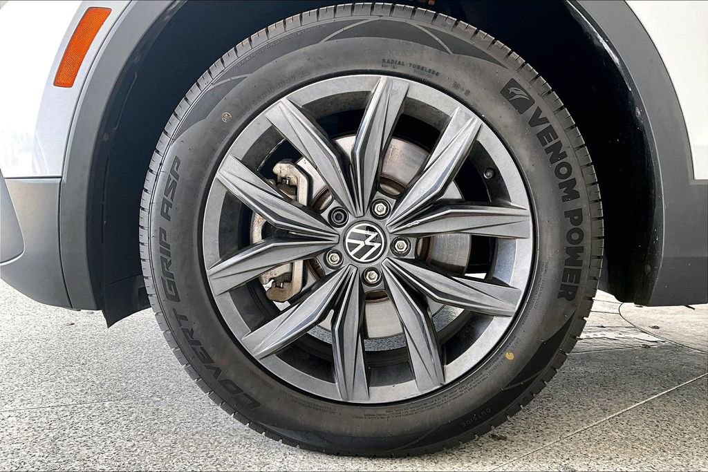 Used 2022 Volkswagen Tiguan SE image 11