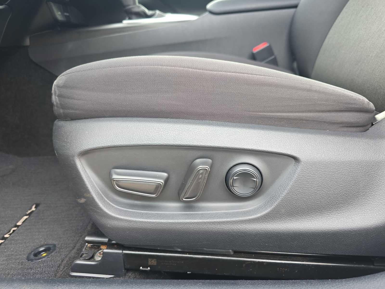 Used 2022 Toyota Camry LE image 15