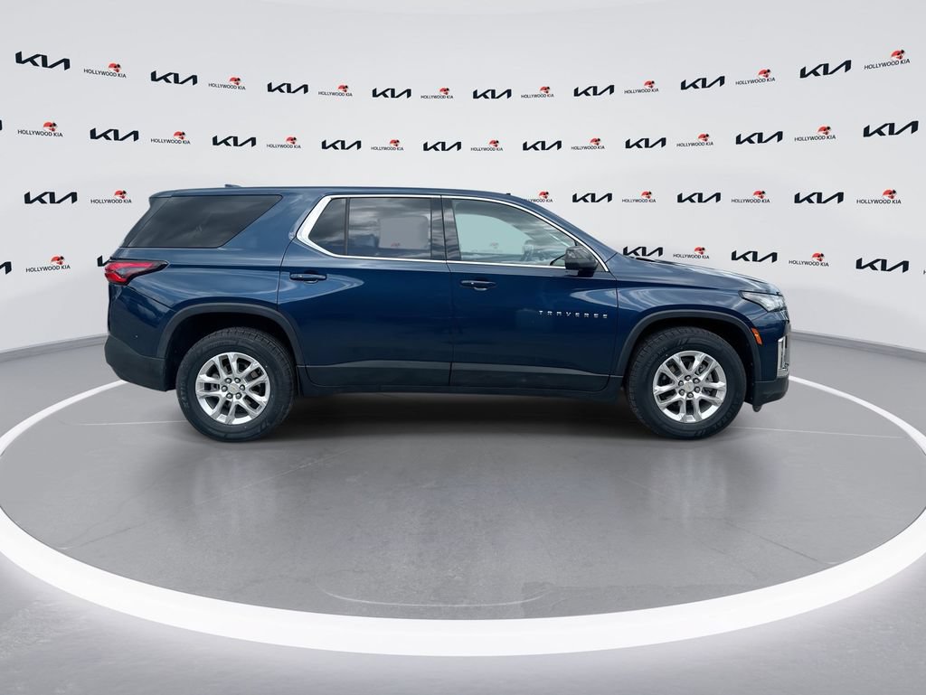 Used 2022 Chevrolet Traverse LS FWD image 9