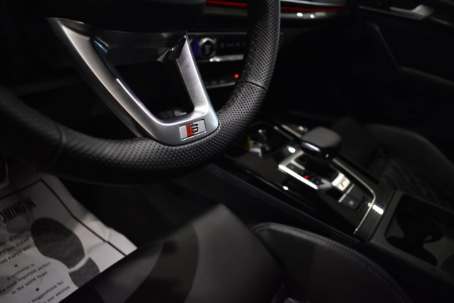 Used 2025 Audi SQ5 Premium Plus w/ Premium Plus Package image 19