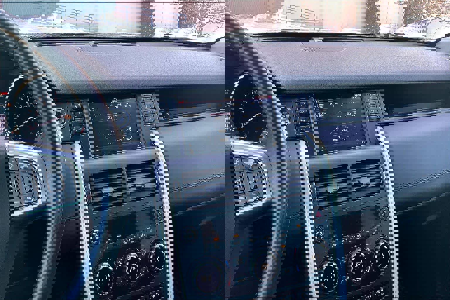 Used 2017 Land Rover Discovery Sport HSE image 7