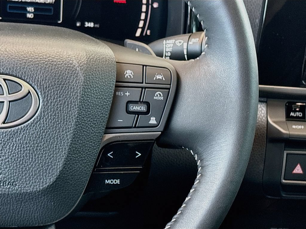 Used 2026 Toyota Camry SE w/ Convenience Package FWD image 12