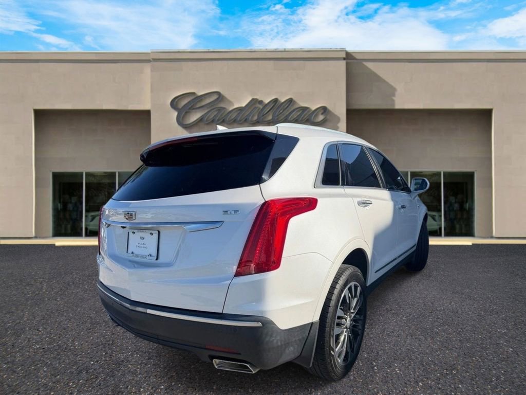 Used 2017 Cadillac XT5 Premium Luxury FWD image 3