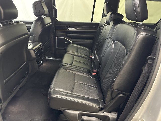 Used 2024 Jeep Wagoneer L Series II w/ Flexible Seating Group AWD/4WD image 12