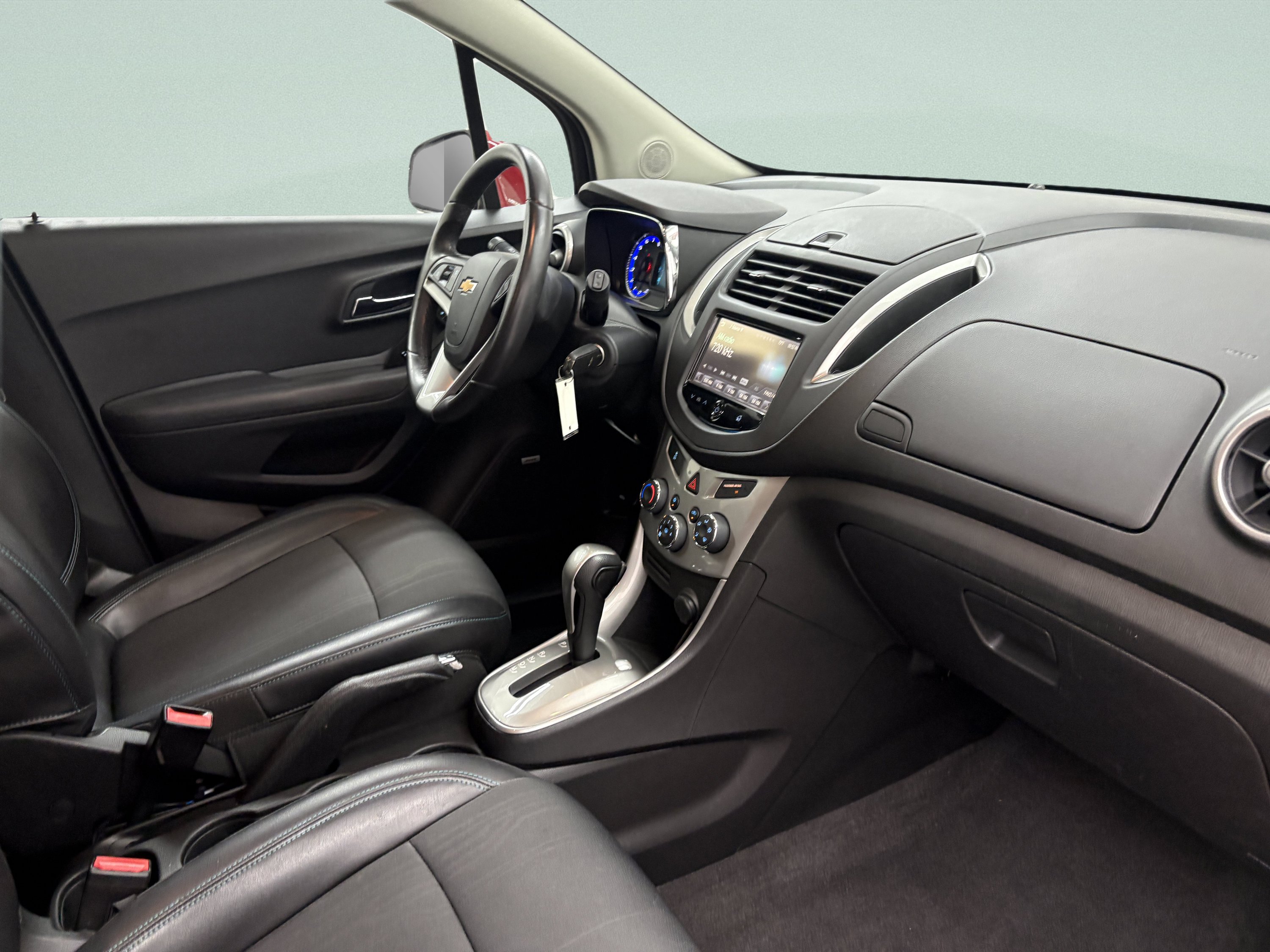 Used 2016 Chevrolet Trax LT w/ LT Sun and Sound Package FWD image 19