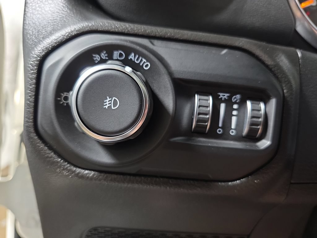 Used 2021 Jeep Wrangler Unlimited Sahara AWD/4WD image 25