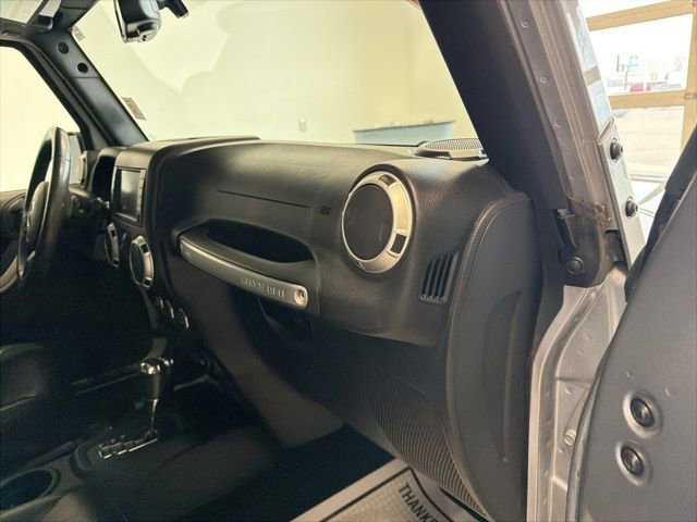 Used 2017 Jeep Wrangler Unlimited Rubicon w/ Connectivity Group image 28