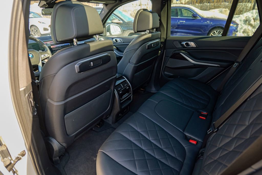 Used 2024 BMW X5 xDrive50e image 25