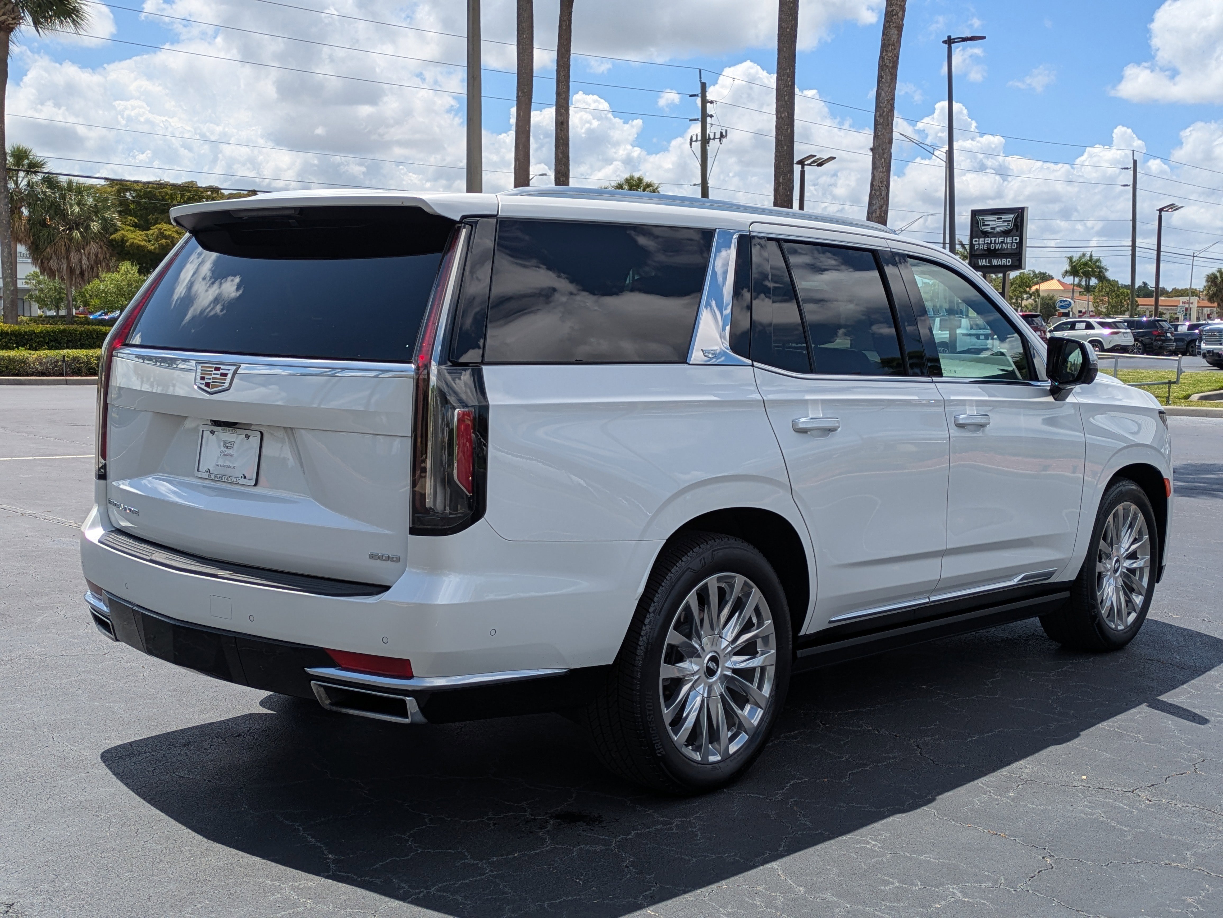 Used 2022 Cadillac Escalade Premium Luxury w/ Performance Package AWD/4WD image 6