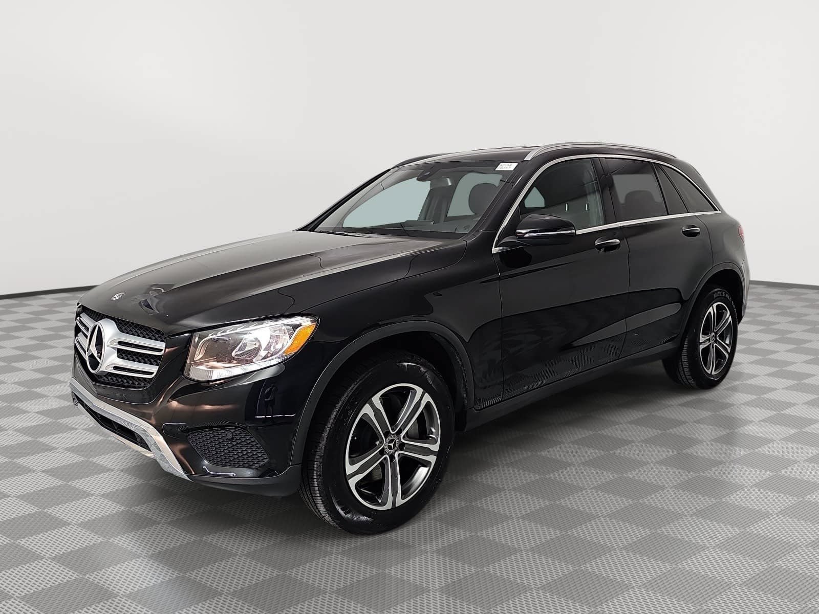 Used 2017 Mercedes-Benz GLC 300 4MATIC image 4