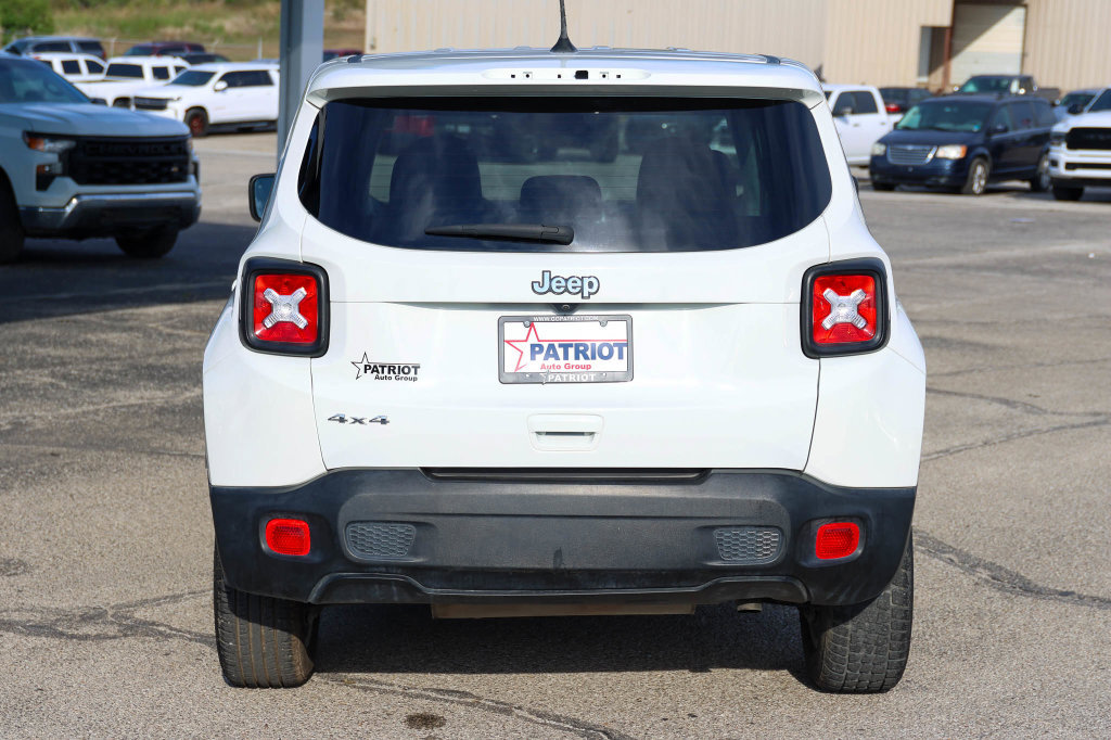 Used 2023 Jeep Renegade Latitude AWD/4WD image 4