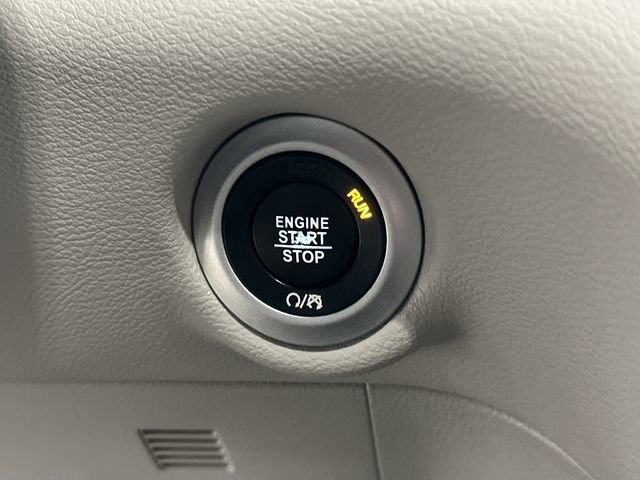 Used 2018 Chrysler Pacifica Touring Plus w/ Tire & Wheel Group image 10