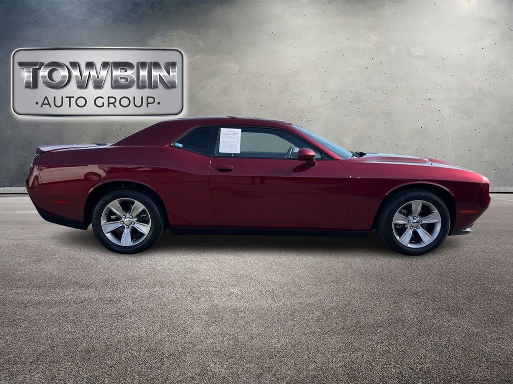 Used 2019 Dodge Challenger SXT image 3