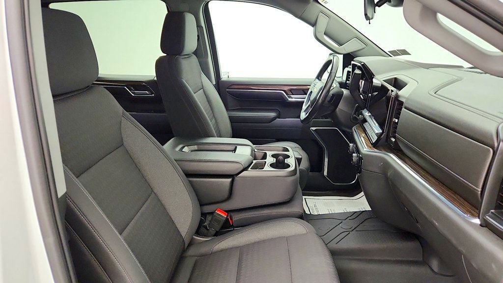 Used 2022 Chevrolet Silverado 1500 LT AWD/4WD image 22