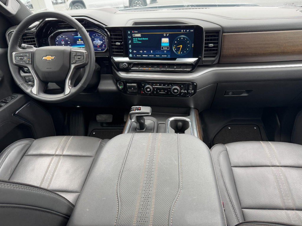 Used 2025 Chevrolet Silverado 1500 High Country w/ Technology Package AWD/4WD image 15