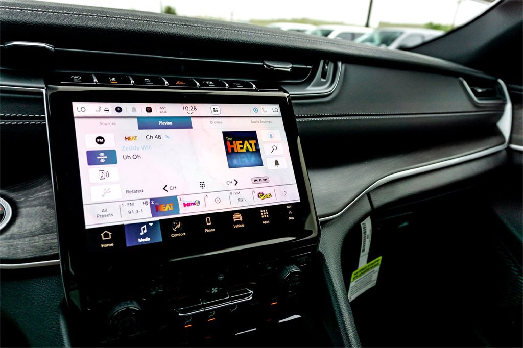 New 2025 Jeep Grand Cherokee Limited w/ Black Appearance Package image 14