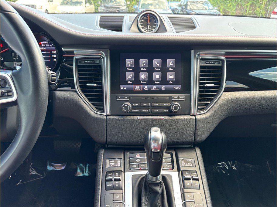 Used 2018 Porsche Macan GTS AWD/4WD image 11