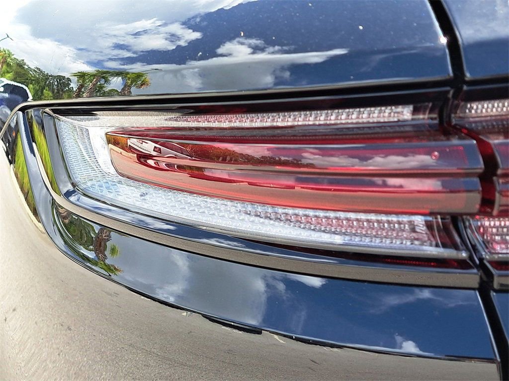 Certified 2025 Porsche Cayenne AWD/4WD image 16