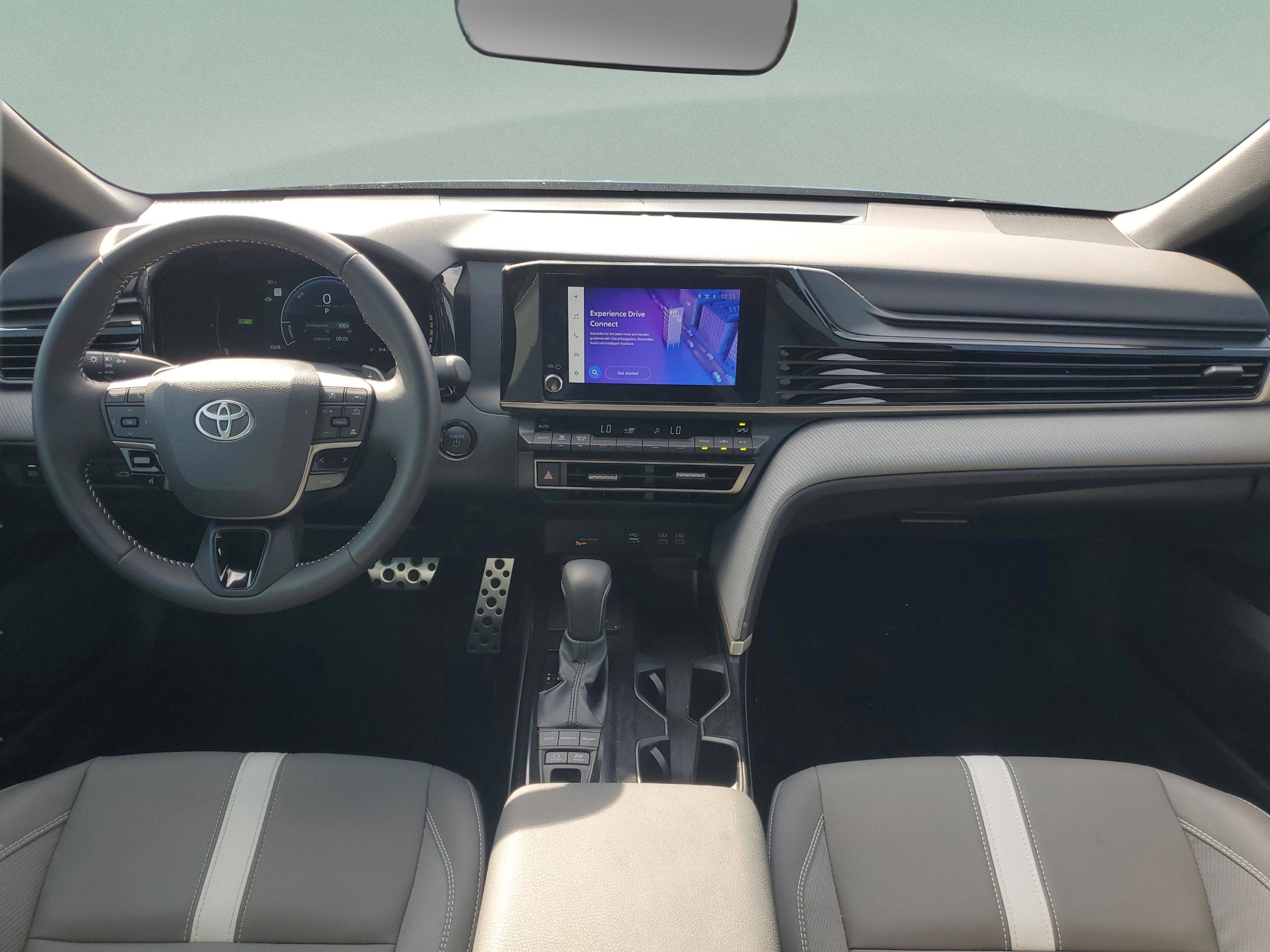 Used 2025 Toyota Camry SE image 9