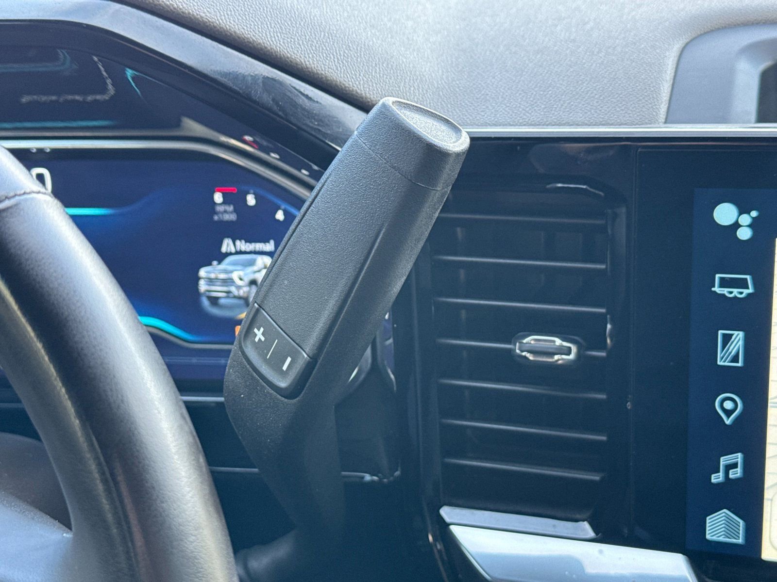 Used 2024 Chevrolet Silverado 3500 LTZ w/ LTZ Convenience Package image 25