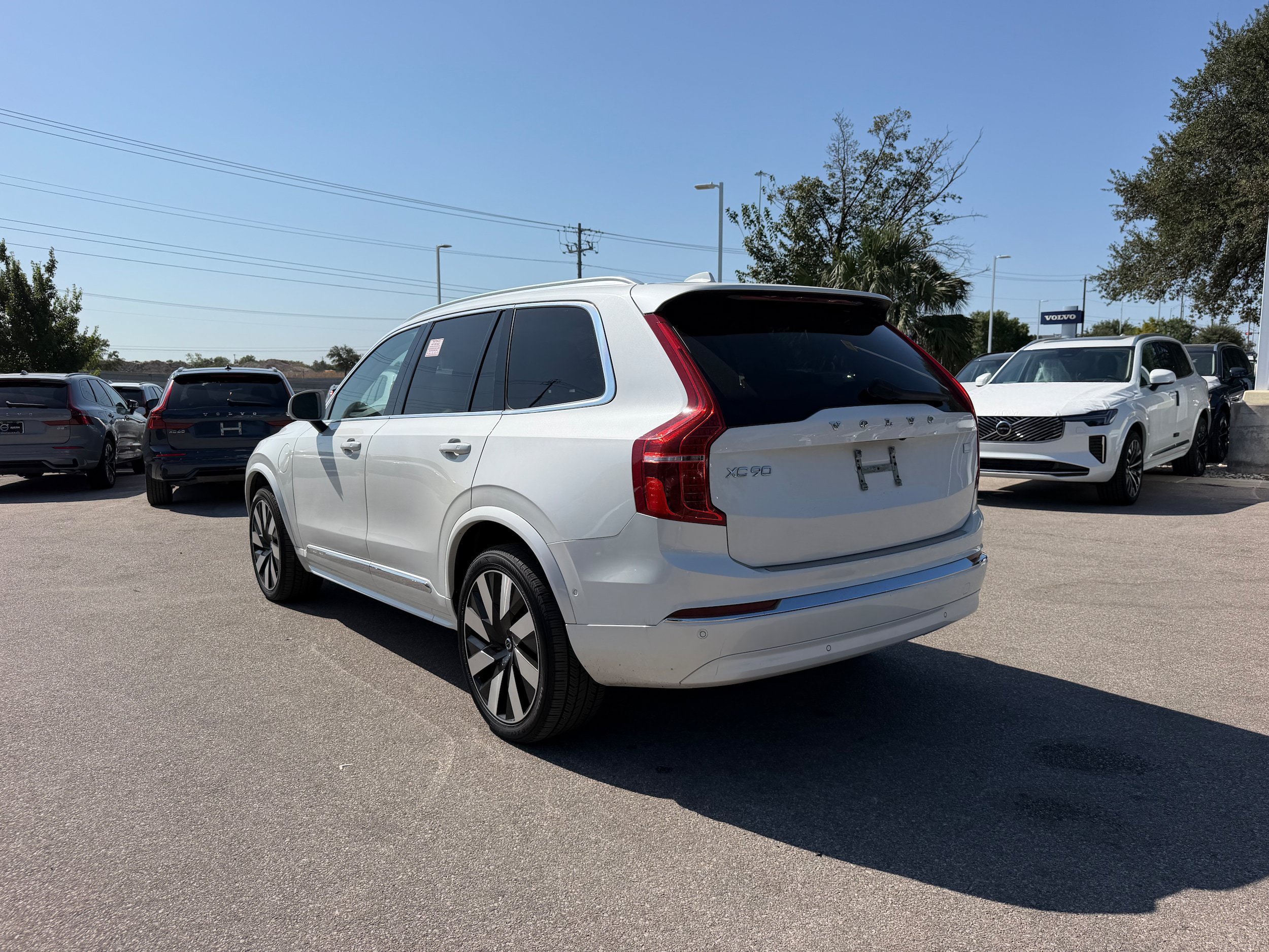 Certified 2024 Volvo XC90 T8 Ultimate w/ Protection Package Premier AWD/4WD image 4